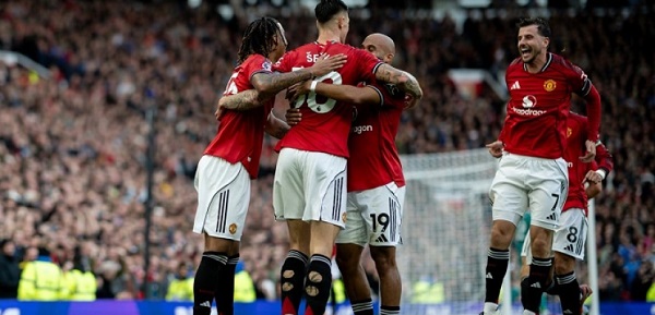 مانشستر يونايتد يفوز على سندرلاند 2ـ0 فى الدورى الإنجليزى